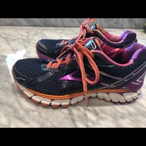 Women’s Brooks Adrenaline GTS 15 size 8 Lot of 2